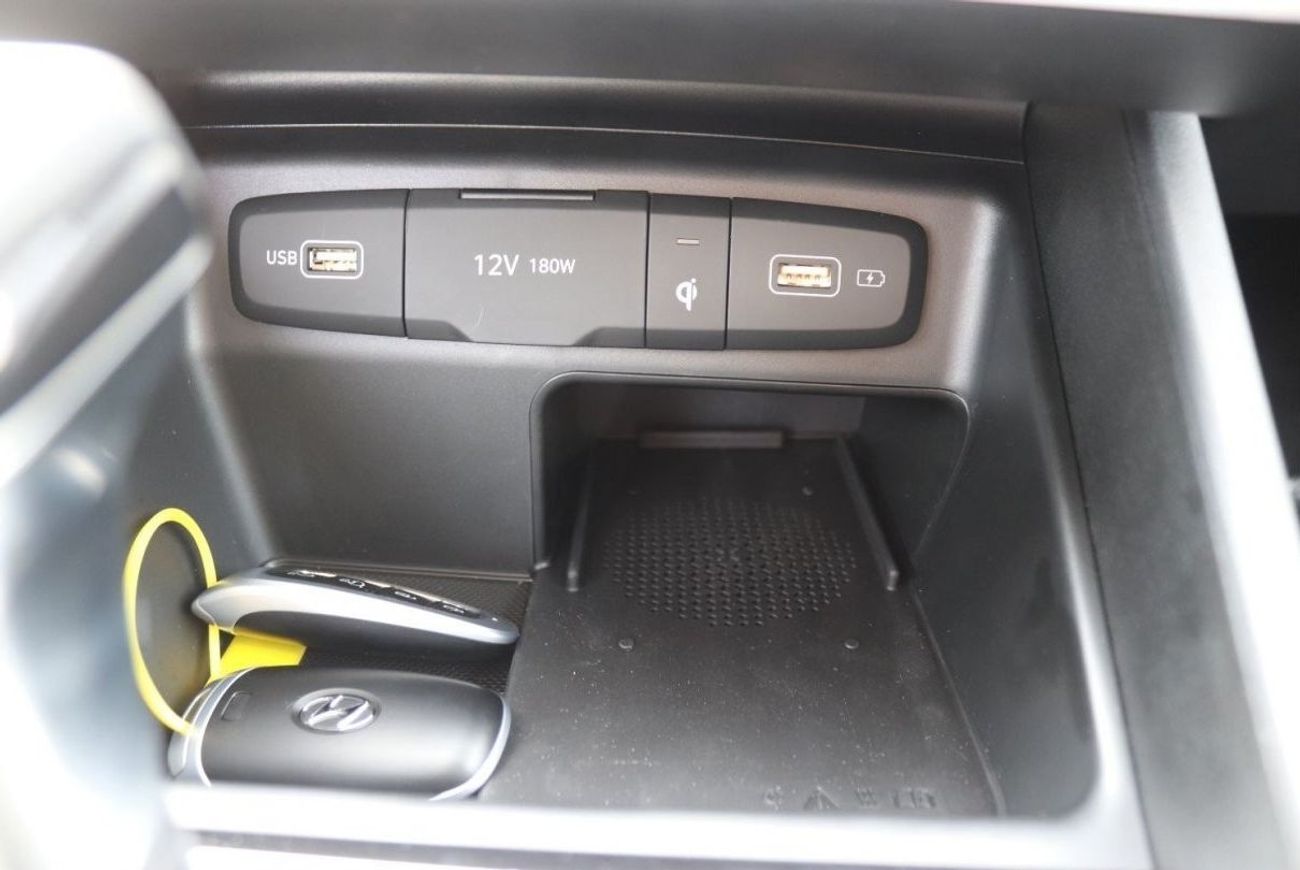 هيونداي توسون 2.0L Panoramic / Push Start /2 Electric seat / Wireless charges / monitor  2023 Full Option