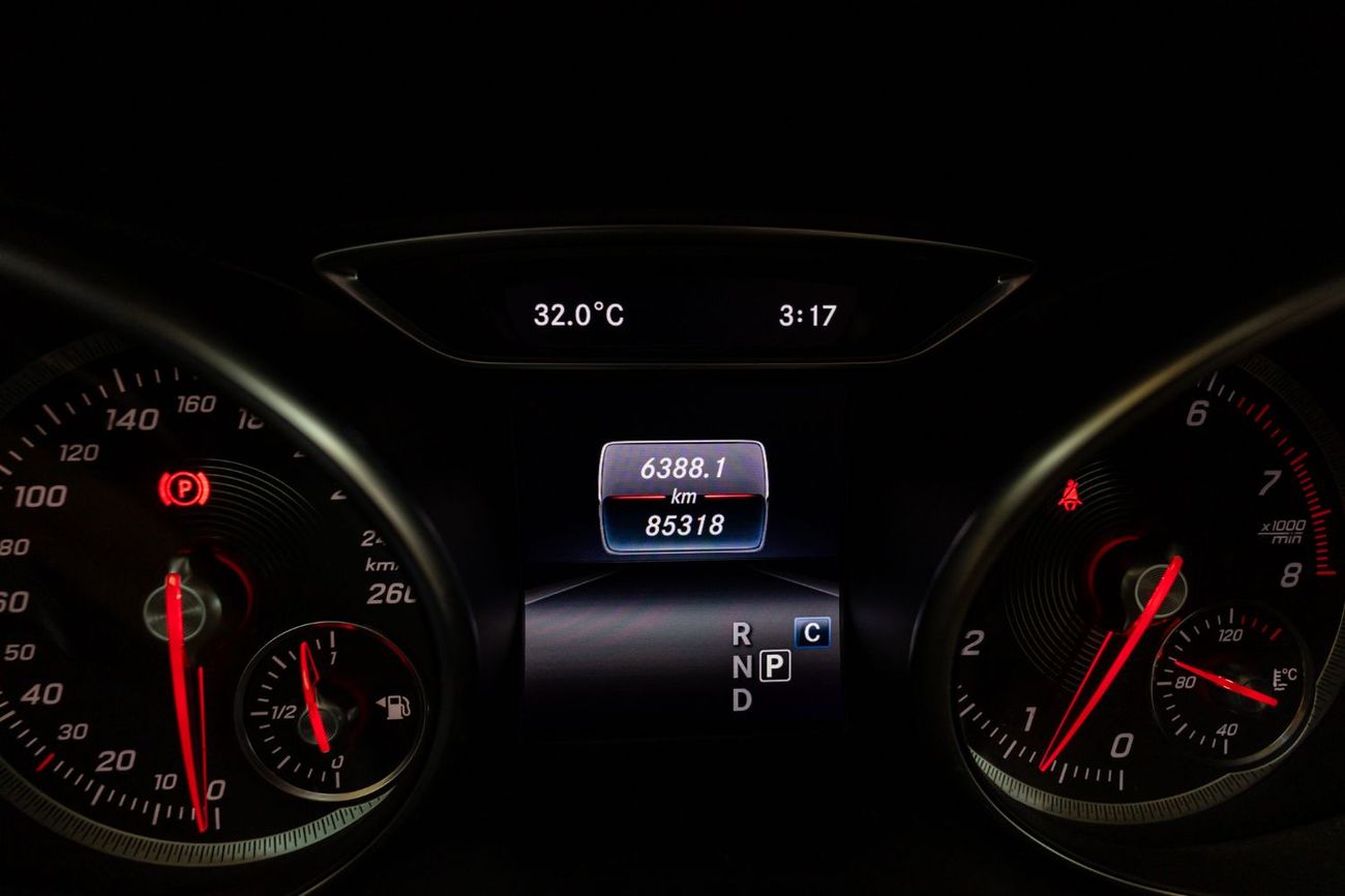 Mercedes-Benz GLA 220 Std 1.6L