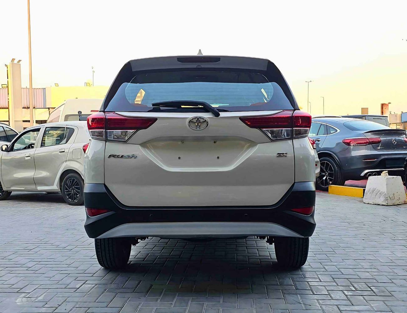 تويوتا راش /1.5L V4/ 7 SEATER/ LEATHER SEATS / EXPORT ONLY / LOT#009785