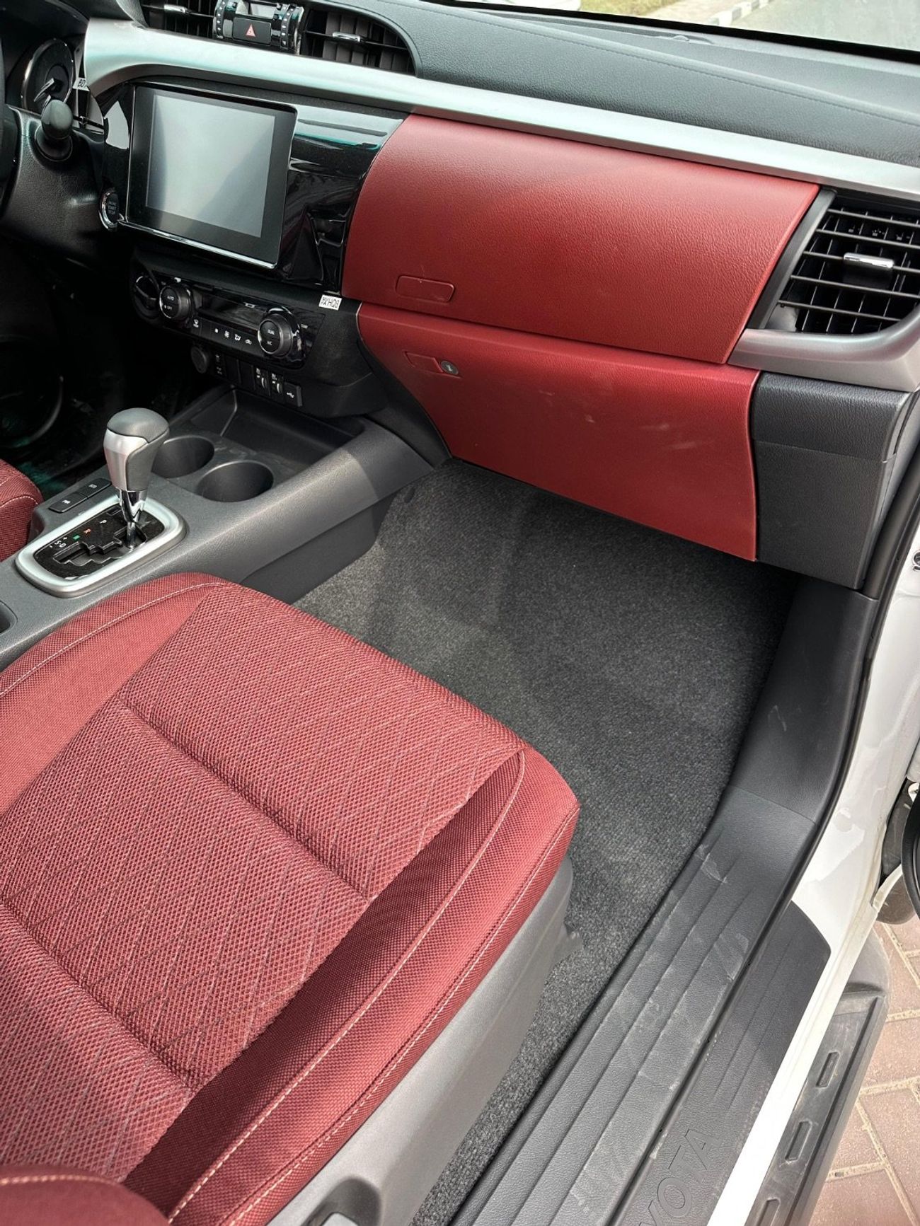 تويوتا هيلوكس S GLX 2.4L AWD A/T