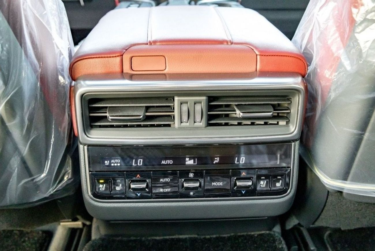 لكزس LX 600 سيجناتشر