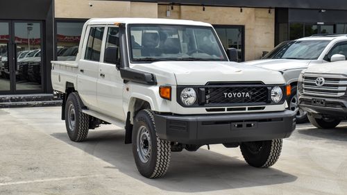 تويوتا لاند كروزر بيك آب 2.8L Diesel Auto Transmission