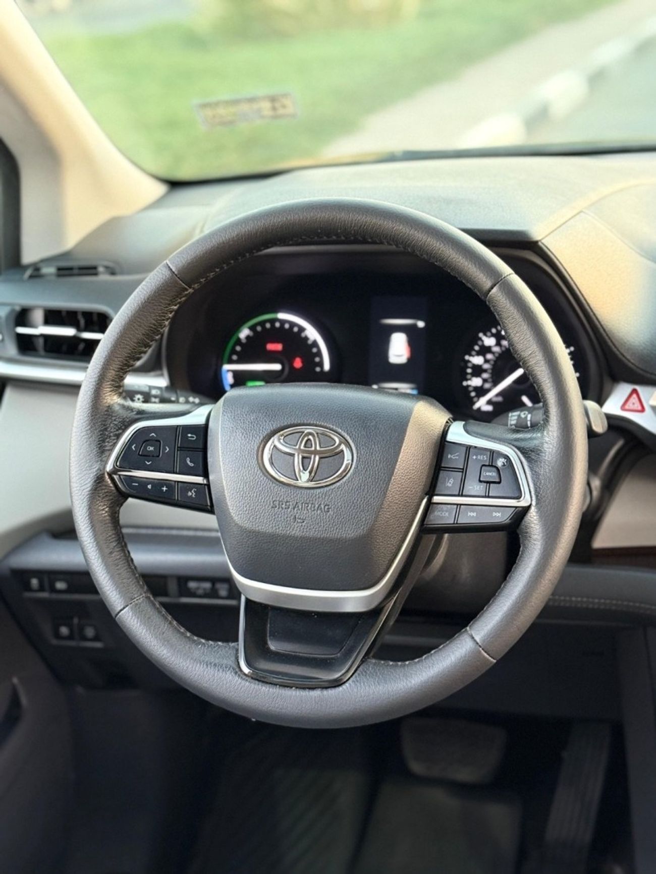 Toyota Sienna XLE Hybrid 2.5