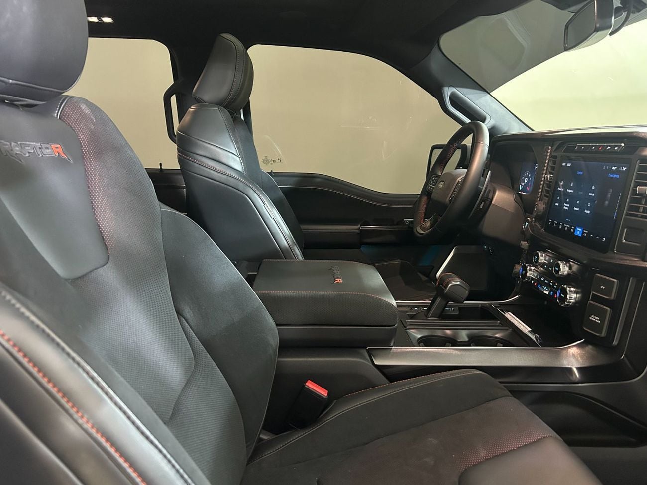 فورد F 150 RP1824 / FREE Insurance + Registration / AL TAYER MOTORS / AL QOUZ SHOWROOM