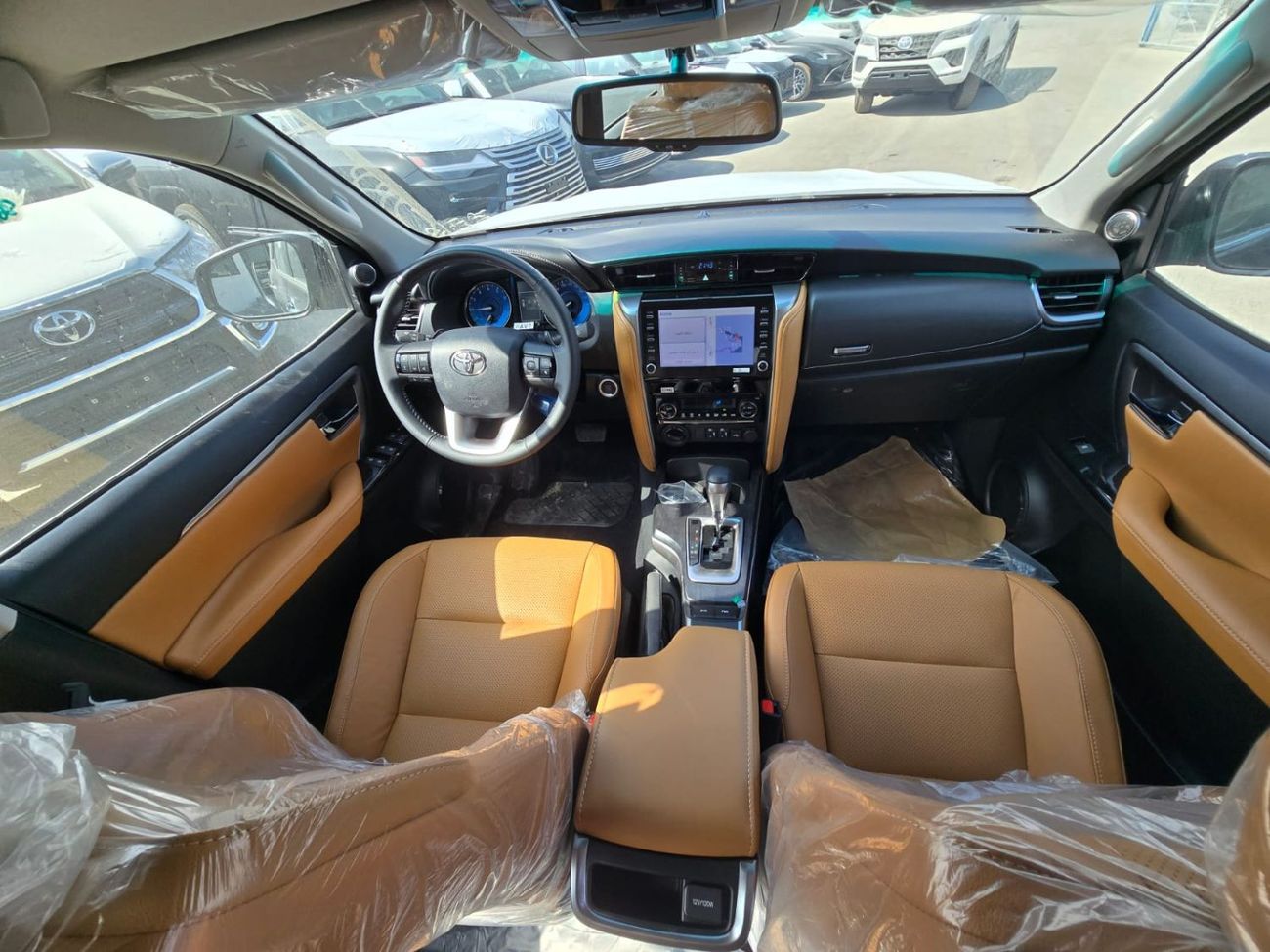 تويوتا فورتونر 4.0L PETROL A/T SR5 V6  7 SEATER