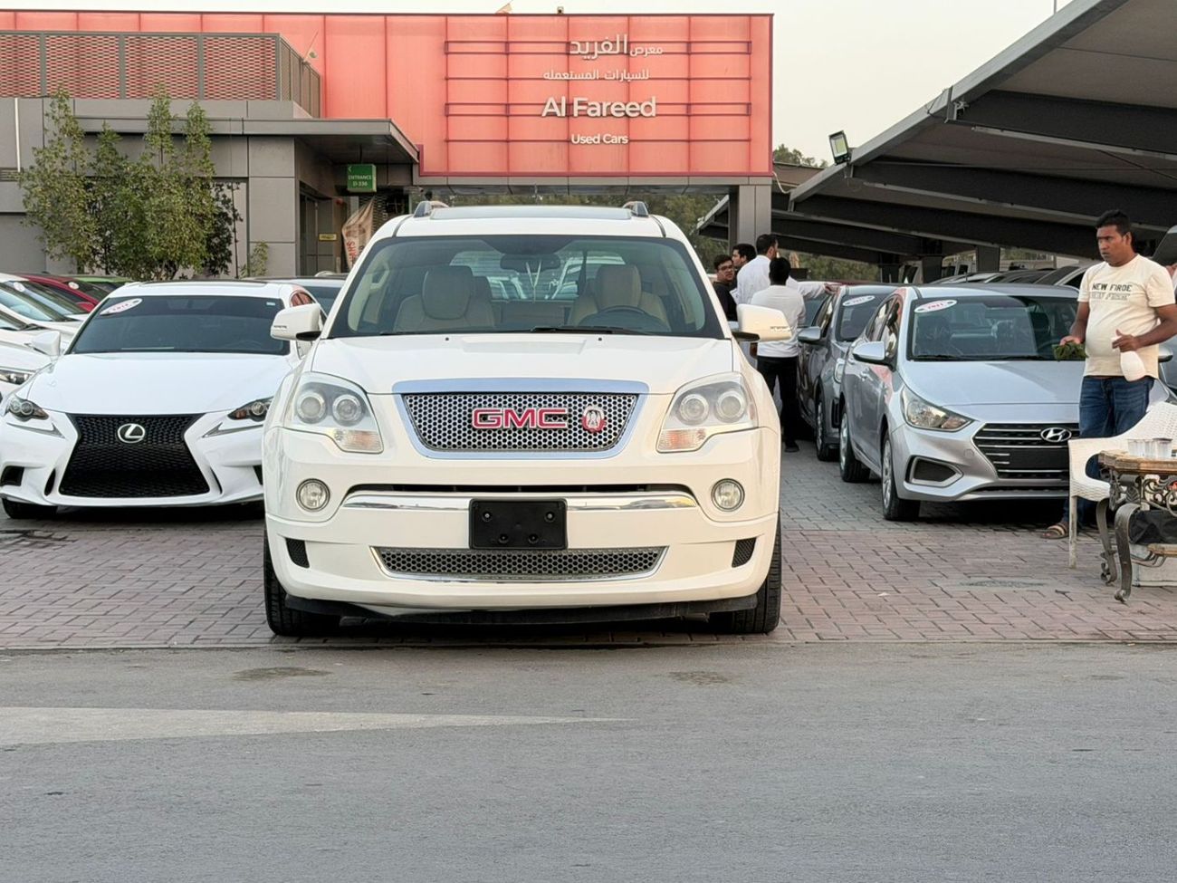 GMC Acadia Excellent condition & luxury feel
