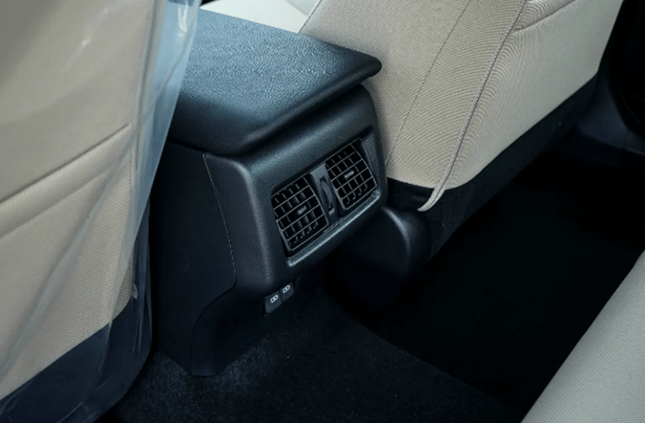 تويوتا كامري ECTWFR012 - 2026 Toyota Camry E – 2.5L Petrol Auto – White with Beige Interior