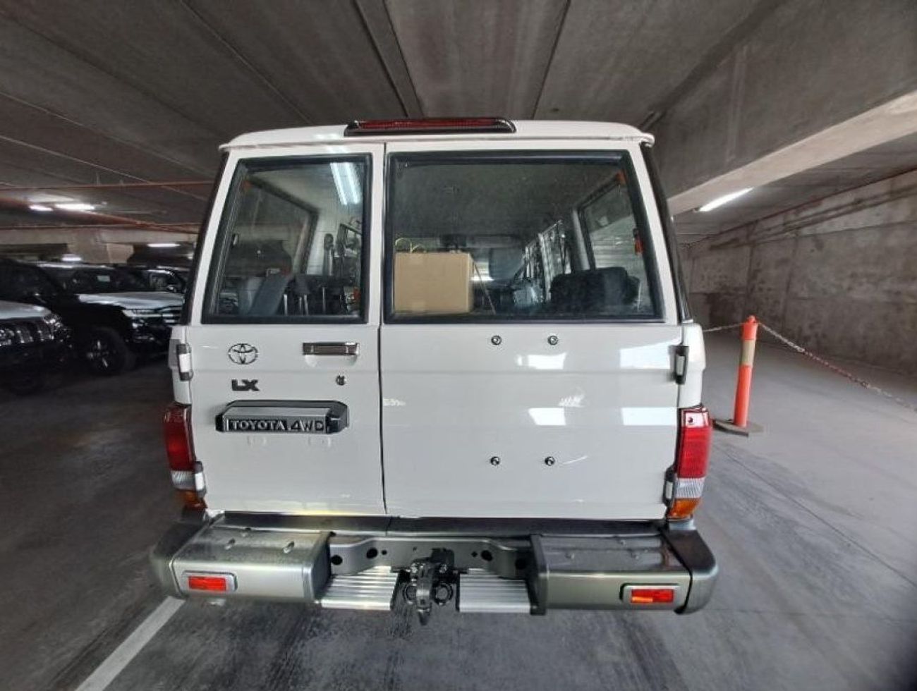 تويوتا لاند كروزر 70 LC76 5 DOORS 4.2L DIESEL V6 LHD | MANUAL | 2025 | BRAND NEW | 0 KM | 03 YEARS WARRANTY