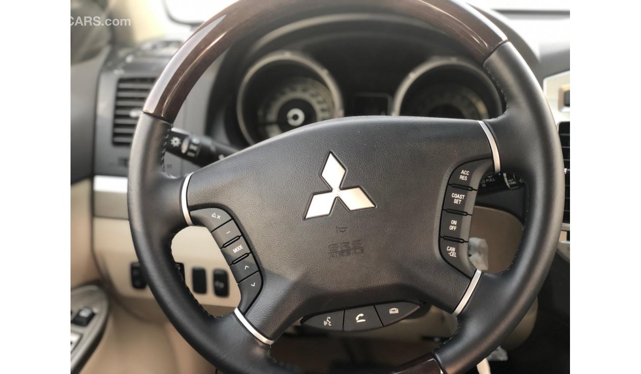 Mitsubishi Pajero GLS 3.0L, Alloy Rims 17'', 2-Power Seats, DVD+Camera, Back Sensors, Sunroof, CODE-MPGLS18
