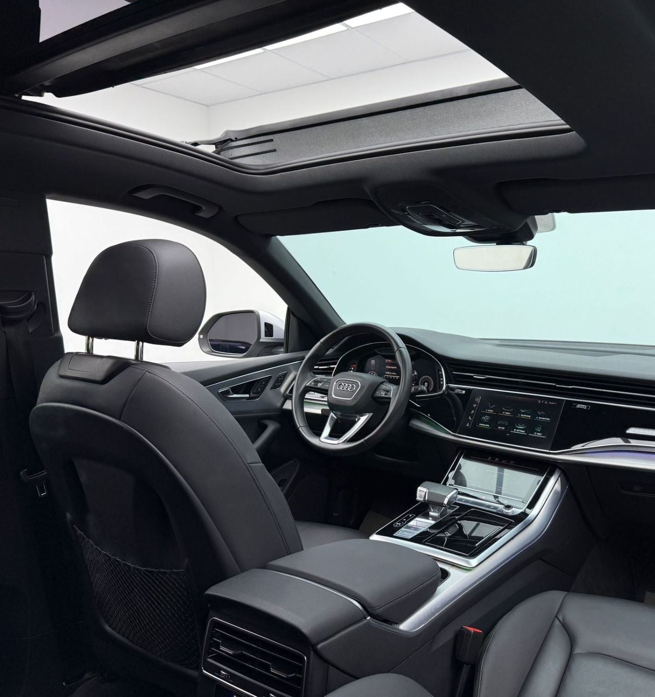 Audi Q8 55 TFSI quattro S-Line 3.0L (340 HP) 2020 Audi Q8 55 TFSI Quattro S-Line Black Edition, Warranty, Fu