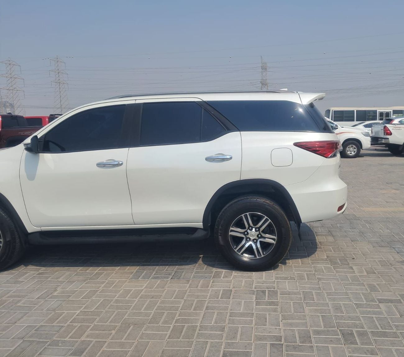 Toyota Fortuner EXR 2.7L v4 petrol Engine Colour White Transmission Automatic  7seats power steering power window contro
