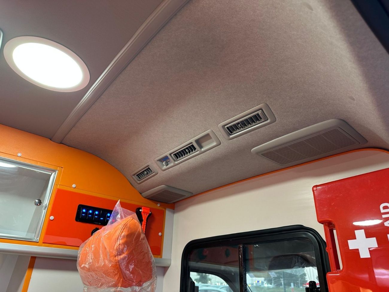 تويوتا هاياس 2.7L VAN HIGH ROOF AMBULANCE P MT