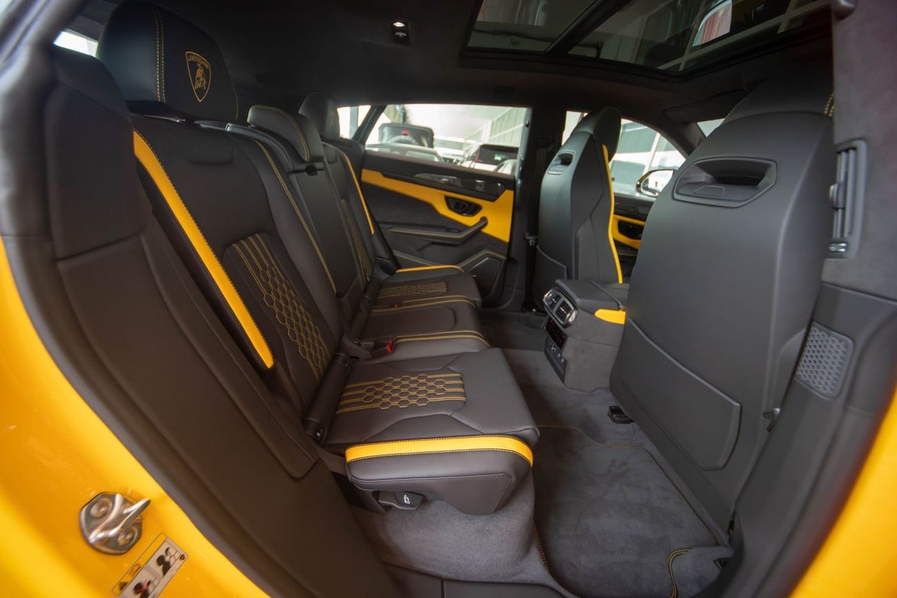 Lamborghini Urus S 4.0T V8 Lamborghini Urus SE | 2025 | 0 km | Carbon Fiber