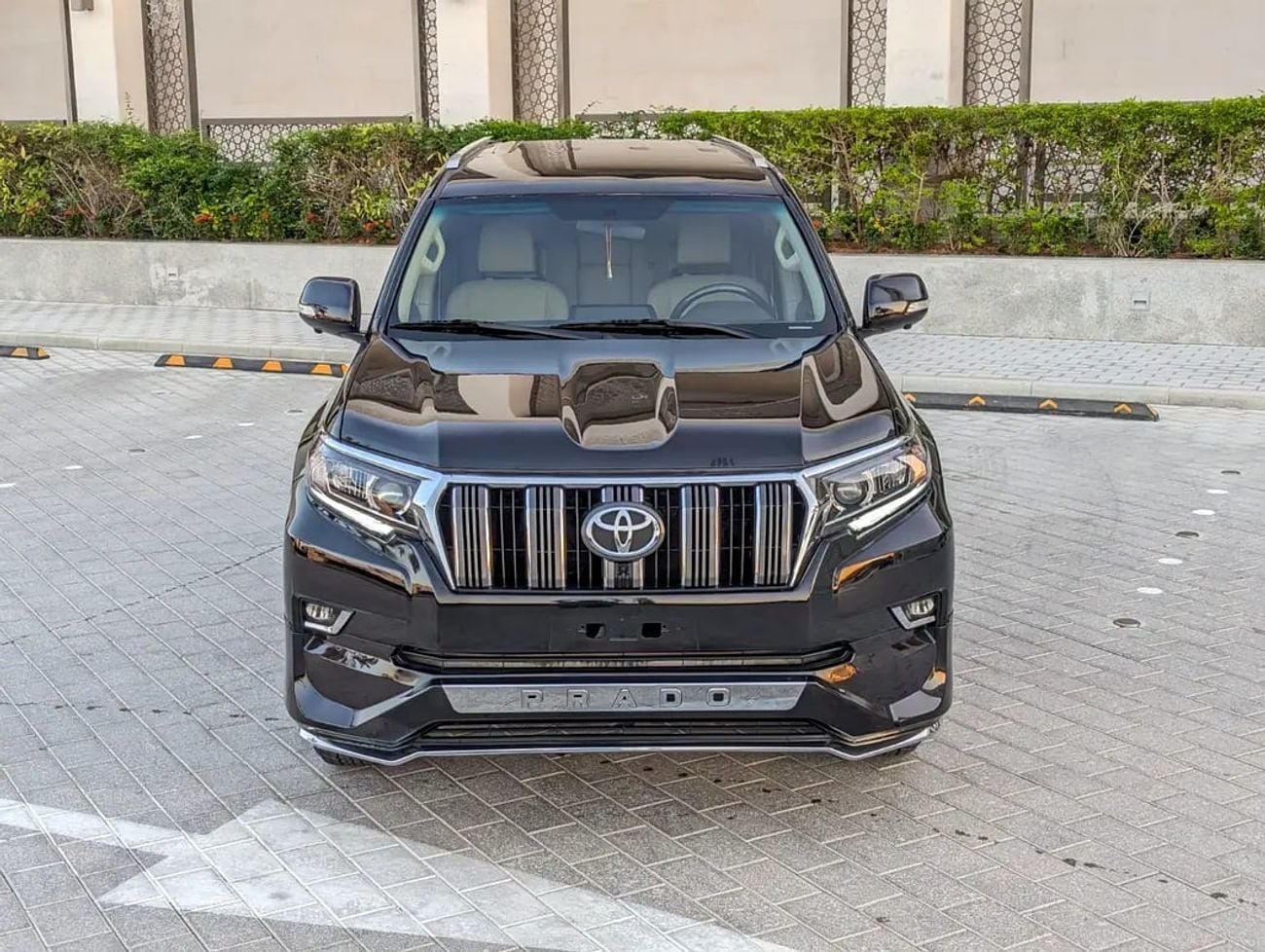 Toyota Prado TX-L FACELIFTED WITH INTERIOR AND EXTERIOR GCC V4 2.7L IN EXCELLENT CONDITION
