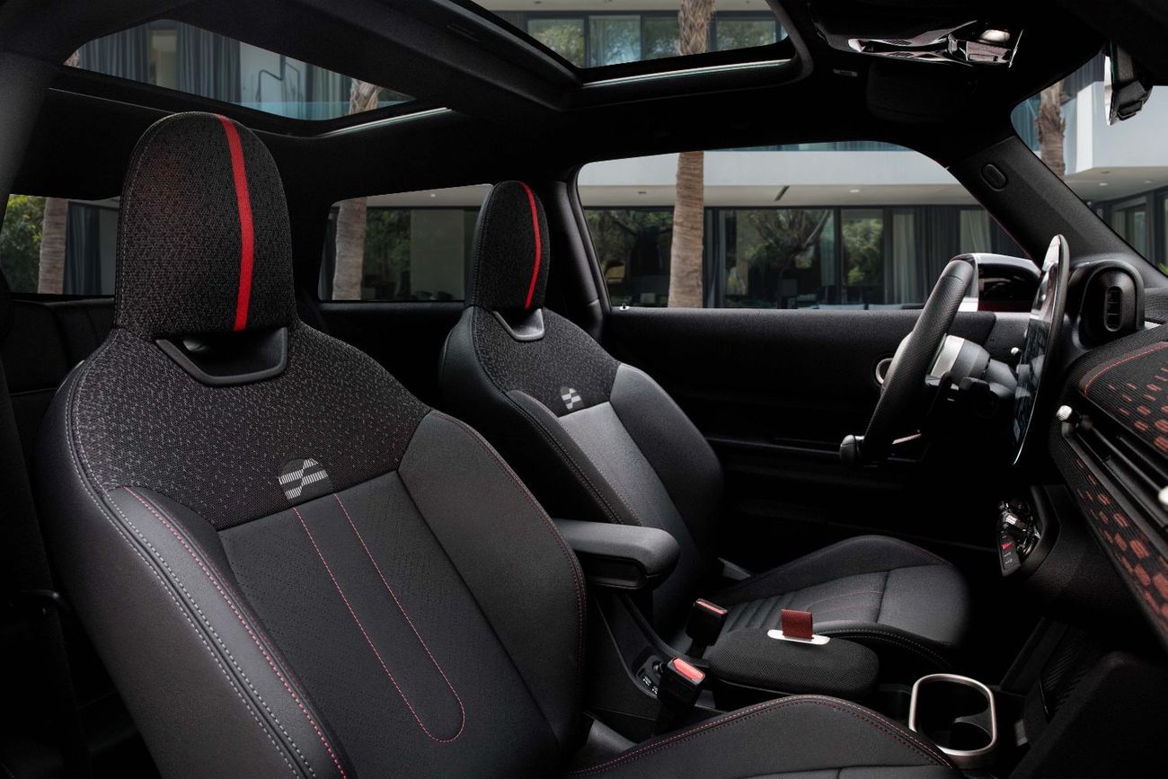 Mini Cooper S JCW Kit | 2,644 P.M  | 0% Downpayment | Mini Warranty!