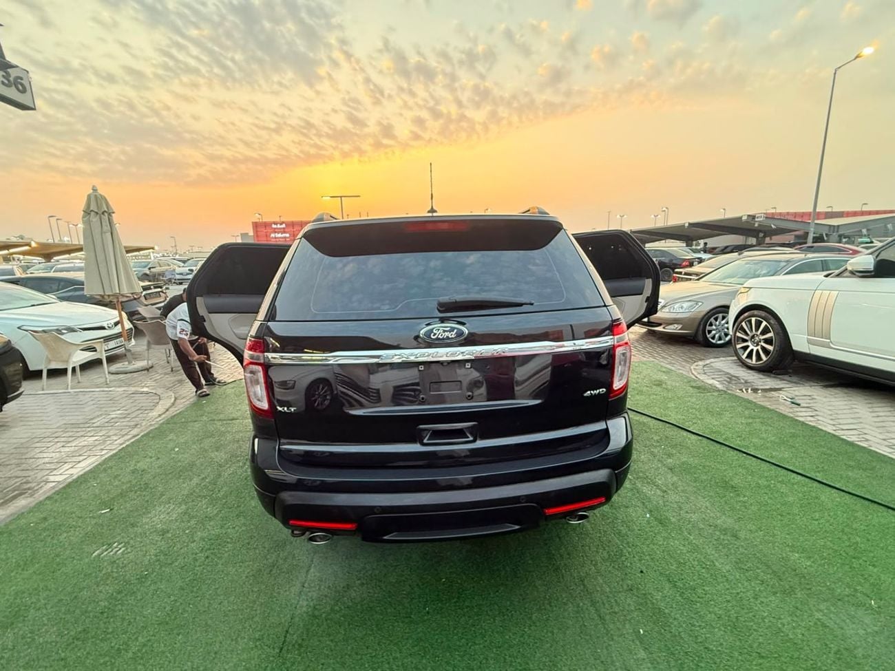 Ford Explorer XLT  LTH panoramic sunroof, 4x4