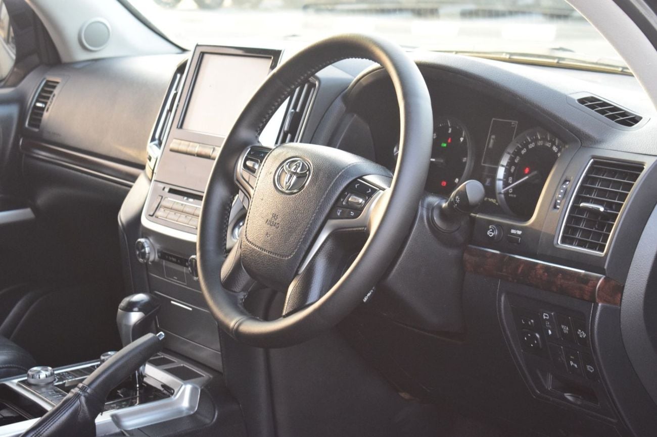 تويوتا لاند كروزر DIESEL SAHARA RIGHT HAND DRIVE YEAR 2019 GREY COLOR