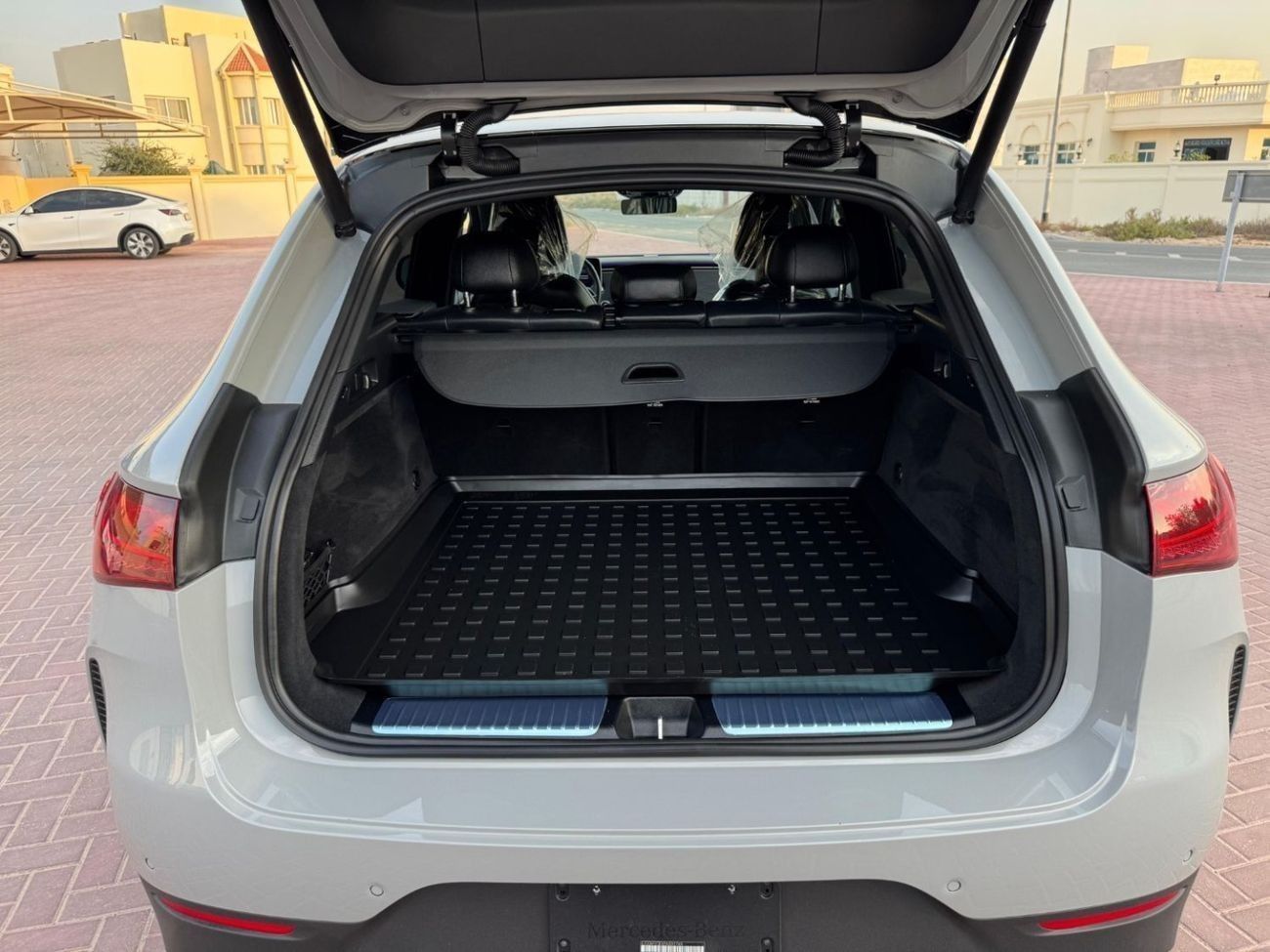 مرسيدس بنز EQE 350 SUV MERCEDES-BENZ EQE 350 SUV | 4 MATIC, FULL OPTION | FOR UAE +10% VAT & CUSTOMS