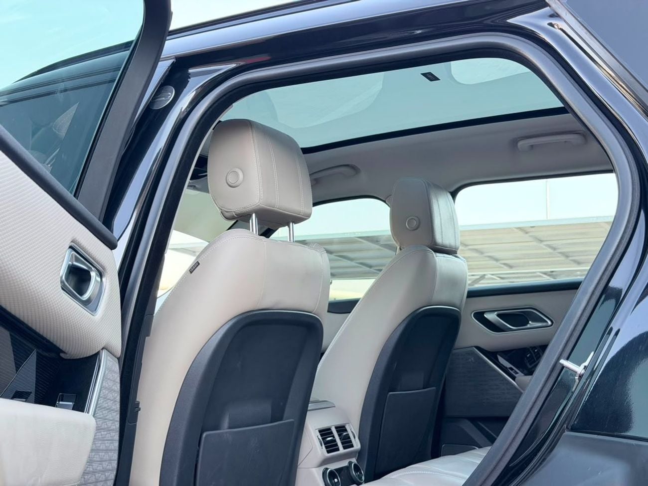 Land Rover Range Rover Velar R-DYNAMIC SE