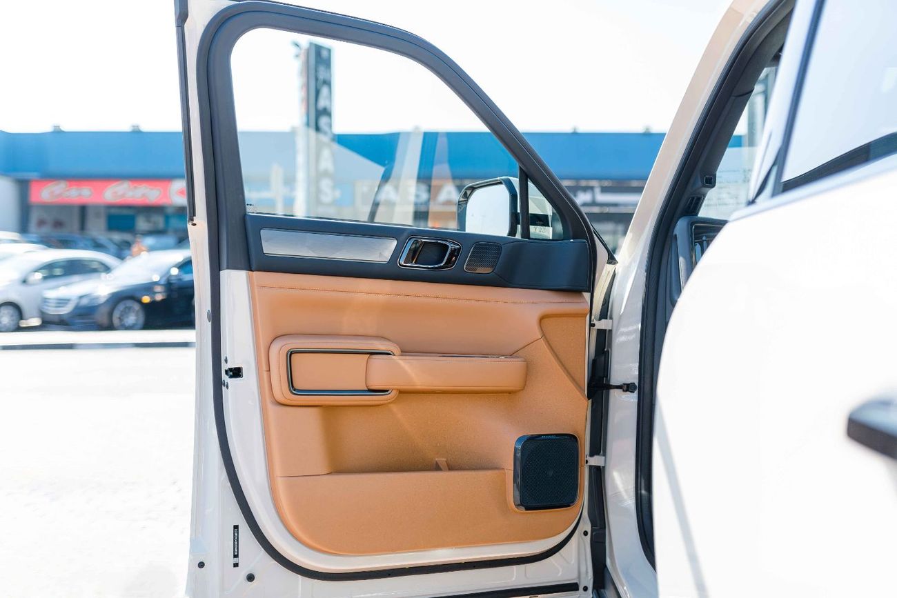 BYD Leopard 5 BYD Leopard 5 Ultra 210 KM 1.5T Without Hydraulic R20 2025