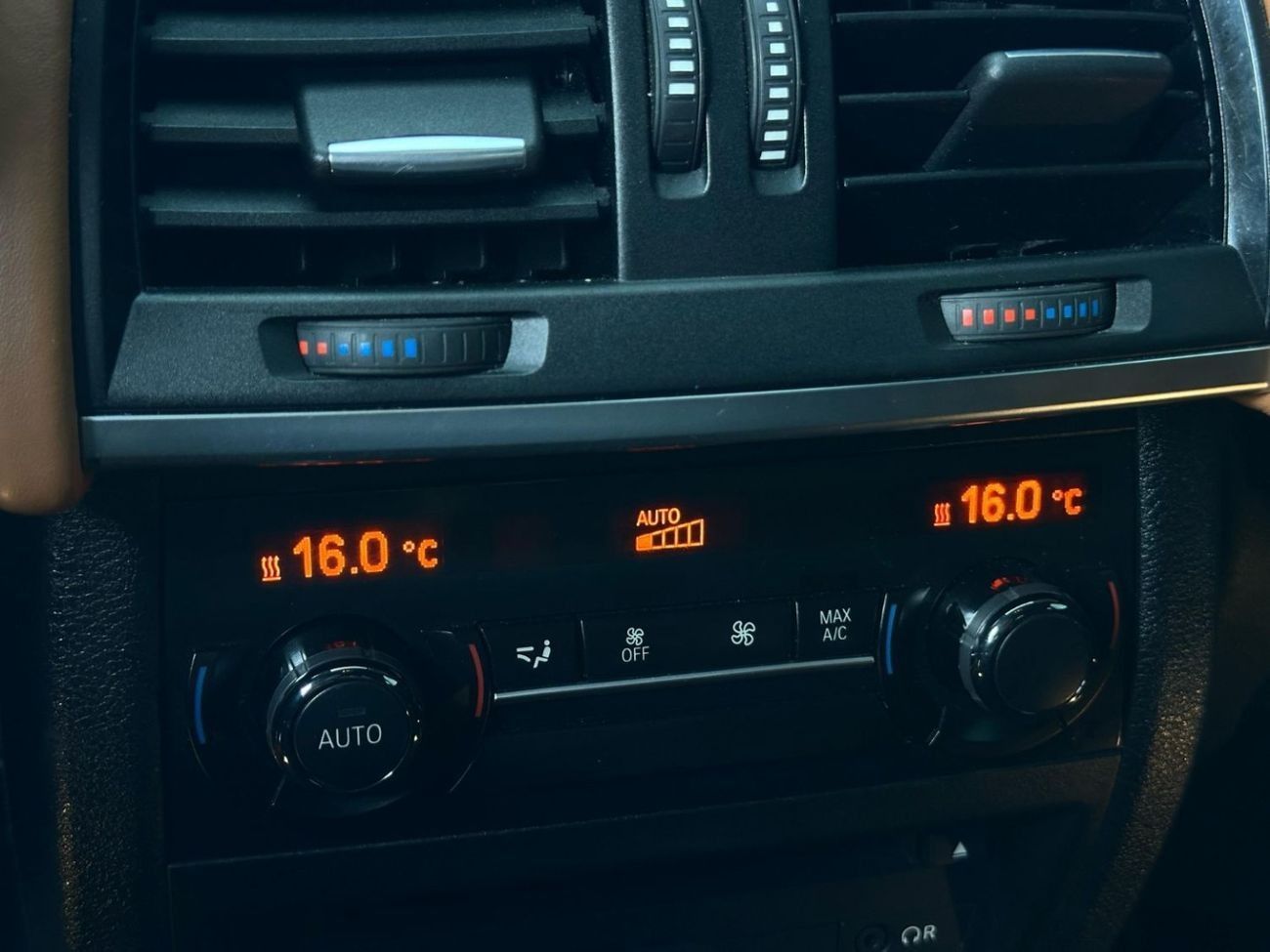 بي أم دبليو X6 50i Luxury 4.4L BMW X6 X DRIVE50i 2015 GCC FULL OPITION // PERFECT CONDITION