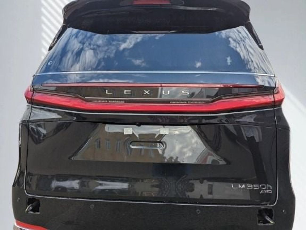 Lexus LM 350h HYBRID 7 SEATER AUTOMTIC TRANSMISSION ( FOR RE EXPORT ONLY )