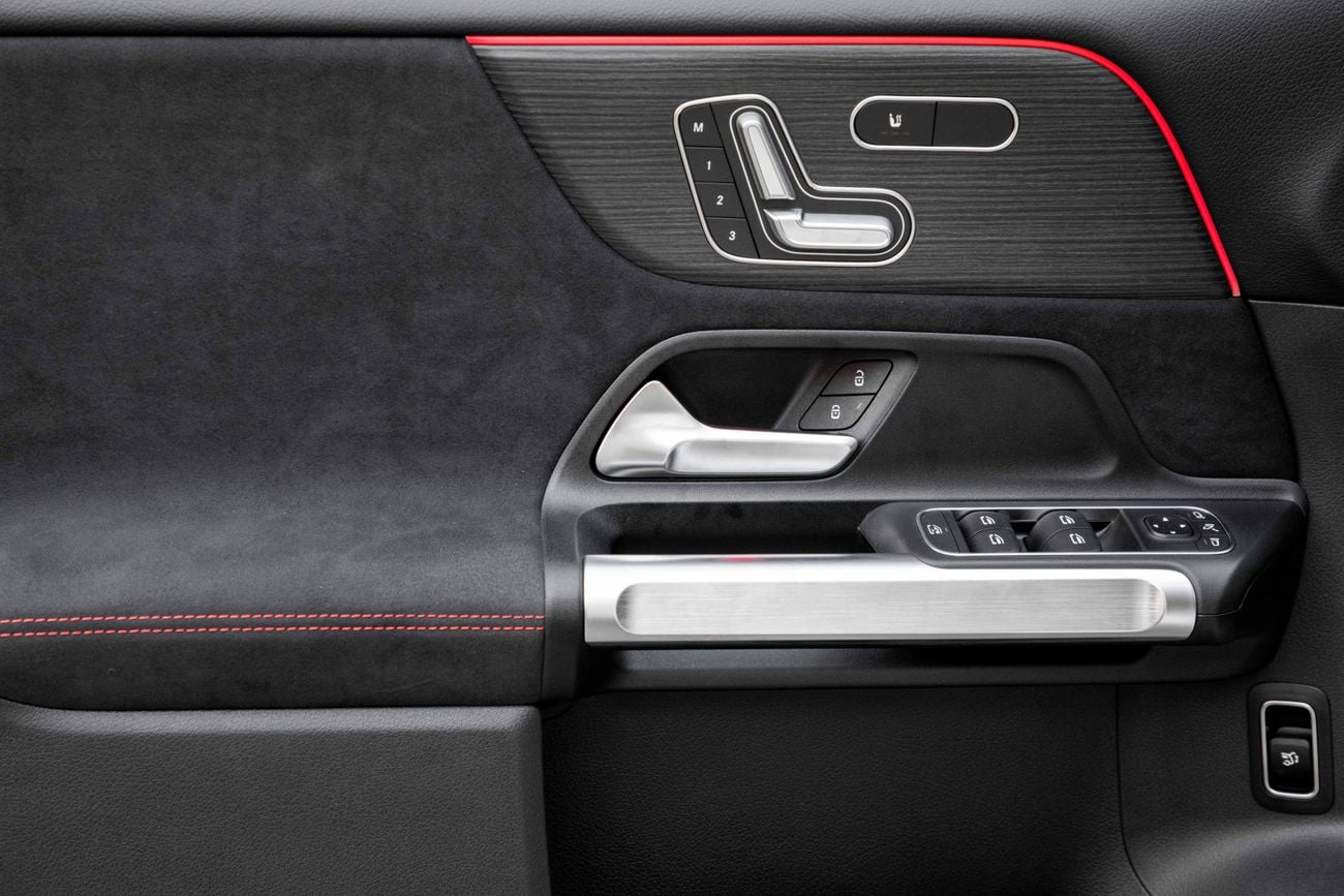 مرسيدس بنز GLB GLB 200 AMG | 3,643 P.M | 0% Downpayment | 5 YEARS WARRANTY!