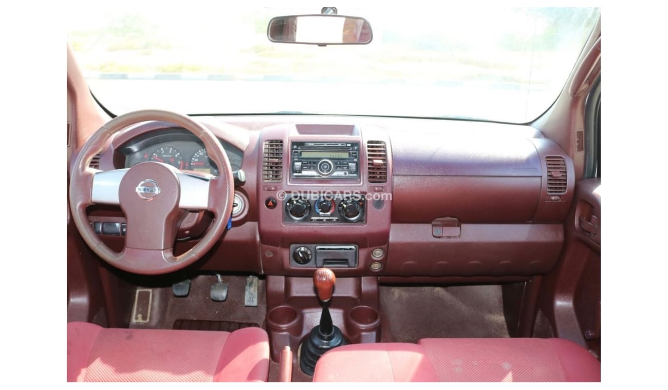 Nissan Navara Std 2015 | NISSAN NAVARA SE | 4X4 DSL | DOUBLE CABIN | WITH GCC SPECS AND EXCELLENT CONDITION