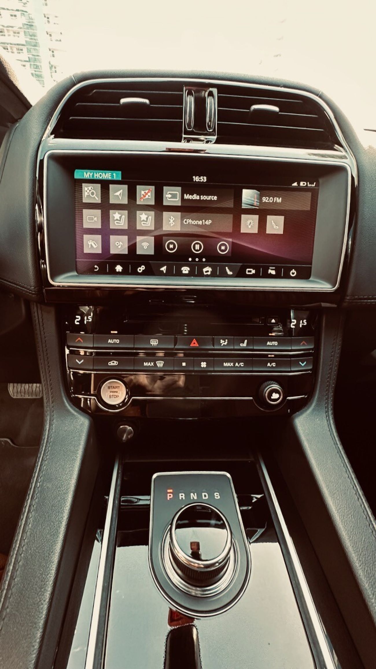 Jaguar F Pace V6 Supercharged F-Pace + HUD, Paddles, Sports mode, Cruise Control, Descent control