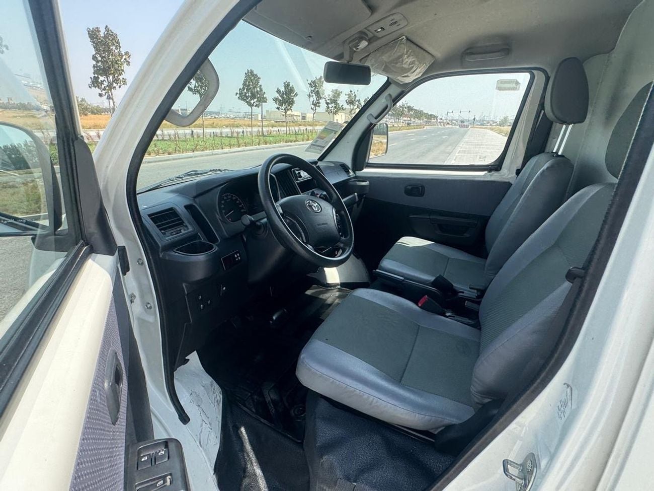 تويوتا لايت آيس STD Chiller van Toyota Liteace 2024 model GCC. Low milage