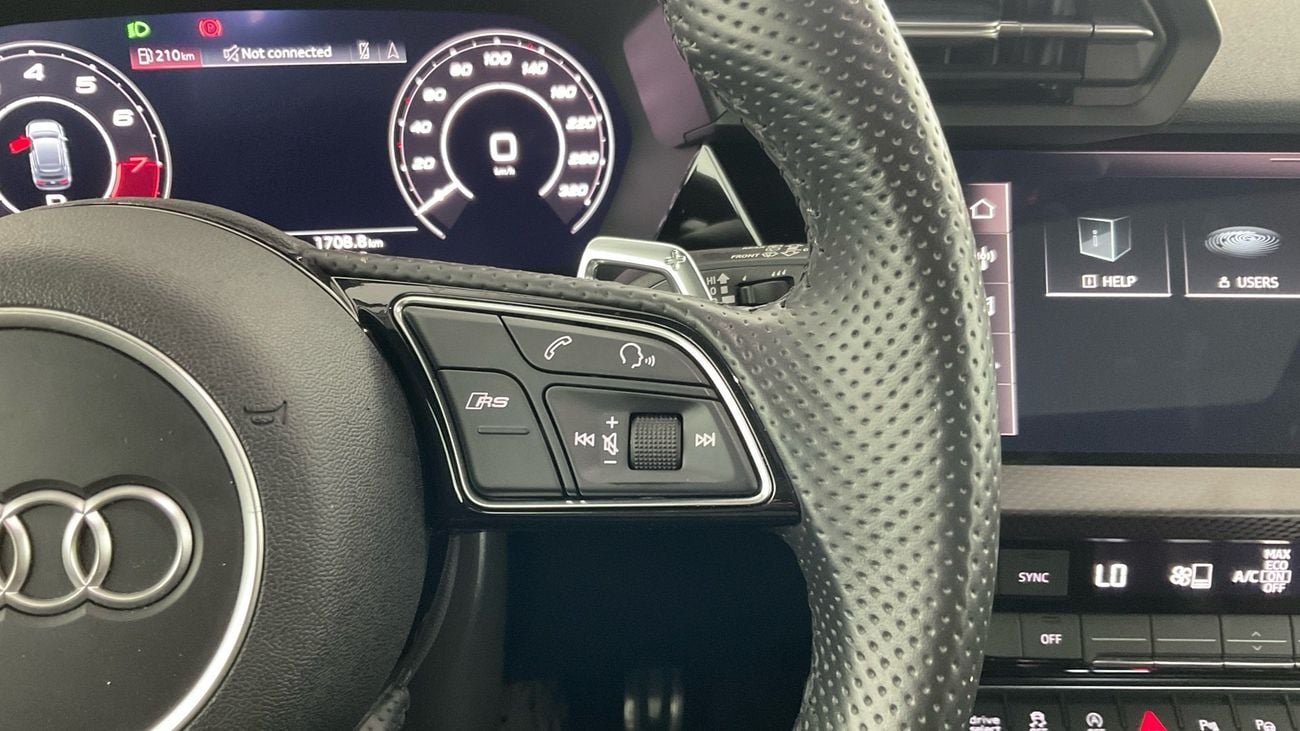 أودي RS3 TFSI quattro | شامل الضمان | 0 ﺪﻔﻋﺓ ﺃﻮﻟﻯ