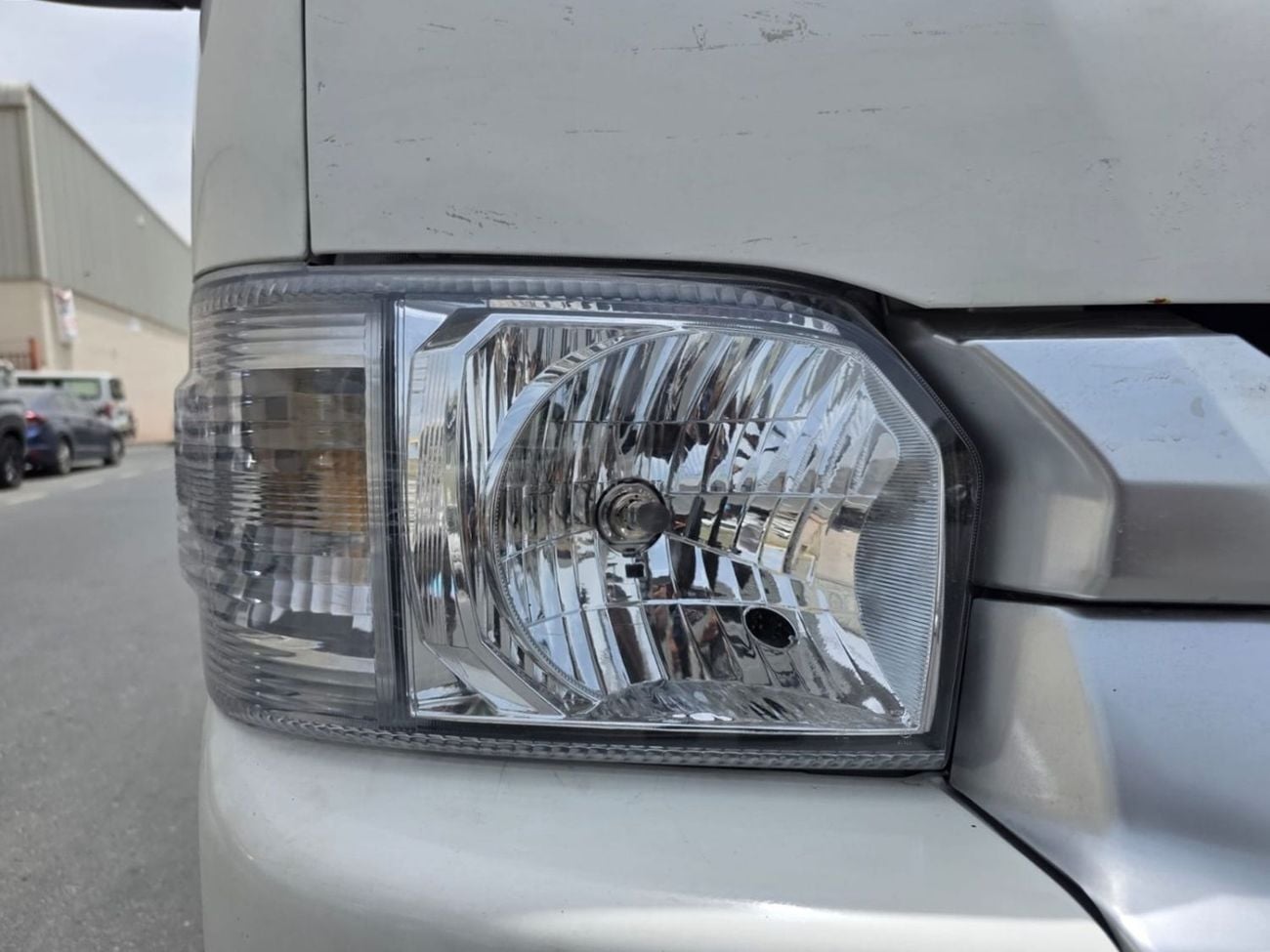 Toyota Hiace TOYOTA HIACE COMMUTER VAN RHD 2015 MODEL 3.0 L DIESEL AUTOMATIC(PM15122)