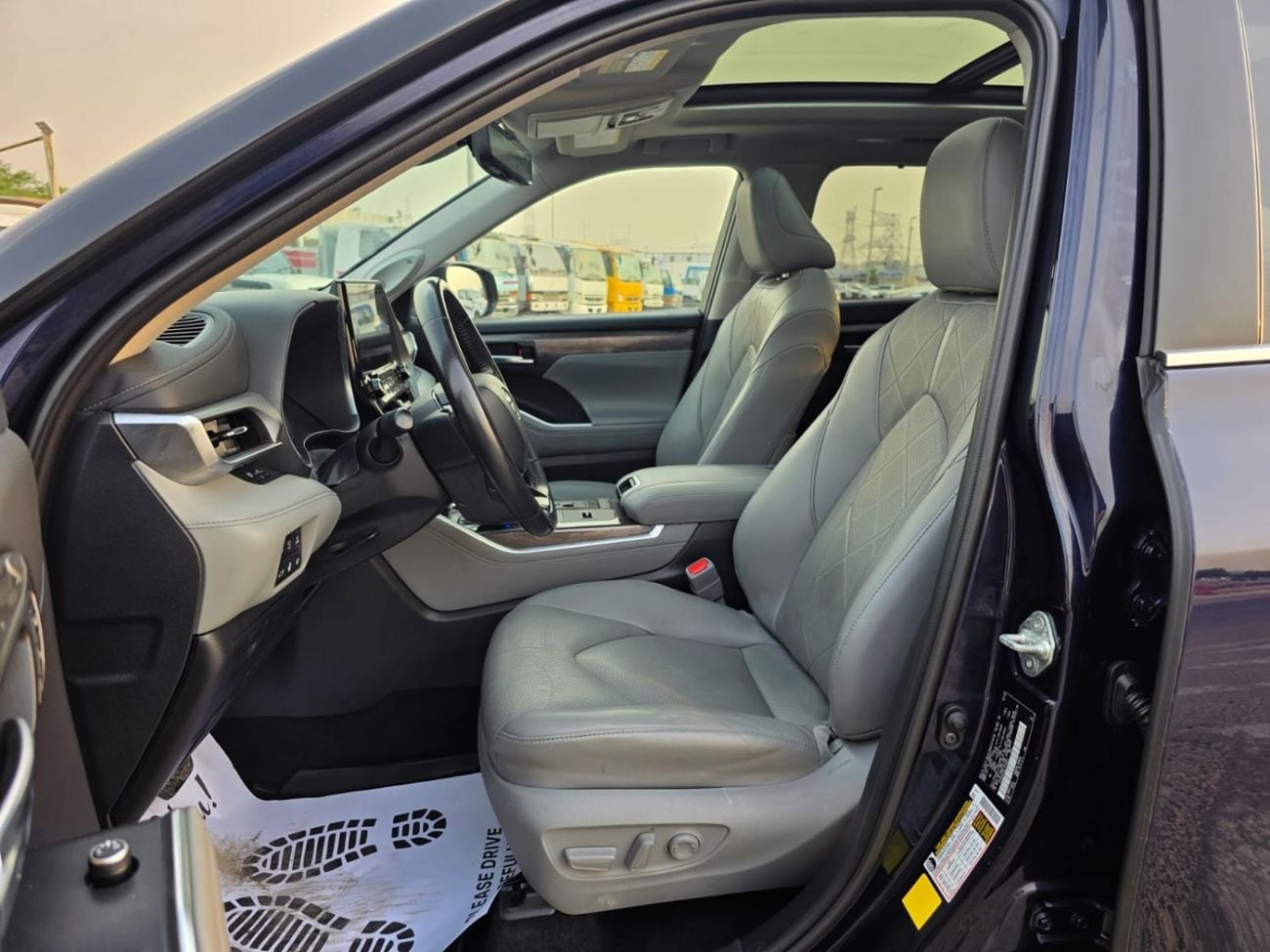 تويوتا هايلاندر Panoramic Roof , 360 camera and Parking sensors