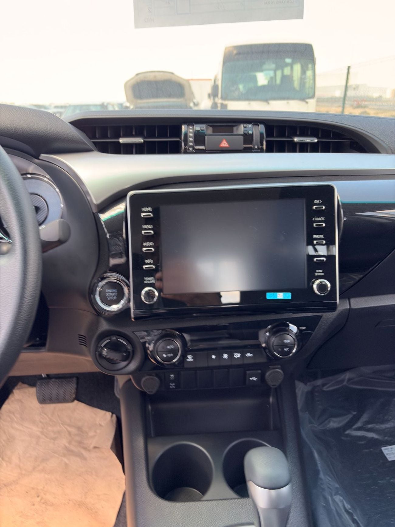 تويوتا هيلوكس Toyota Hilux 2.4L - SR5 4x4 Automatic Diesel - Full Option