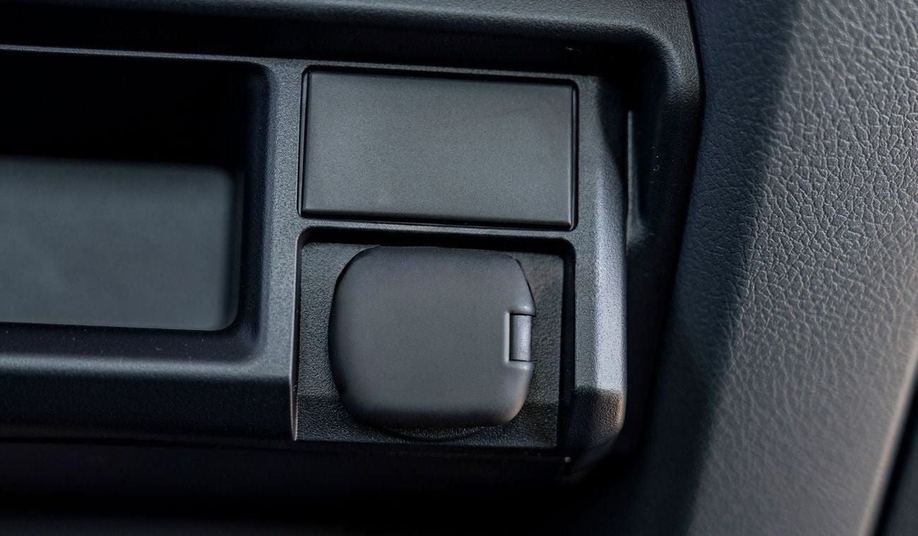 تويوتا لاند كروزر بيك آب TOYOTA LAND CRUISER LC79SC 4.0P MT MY2025