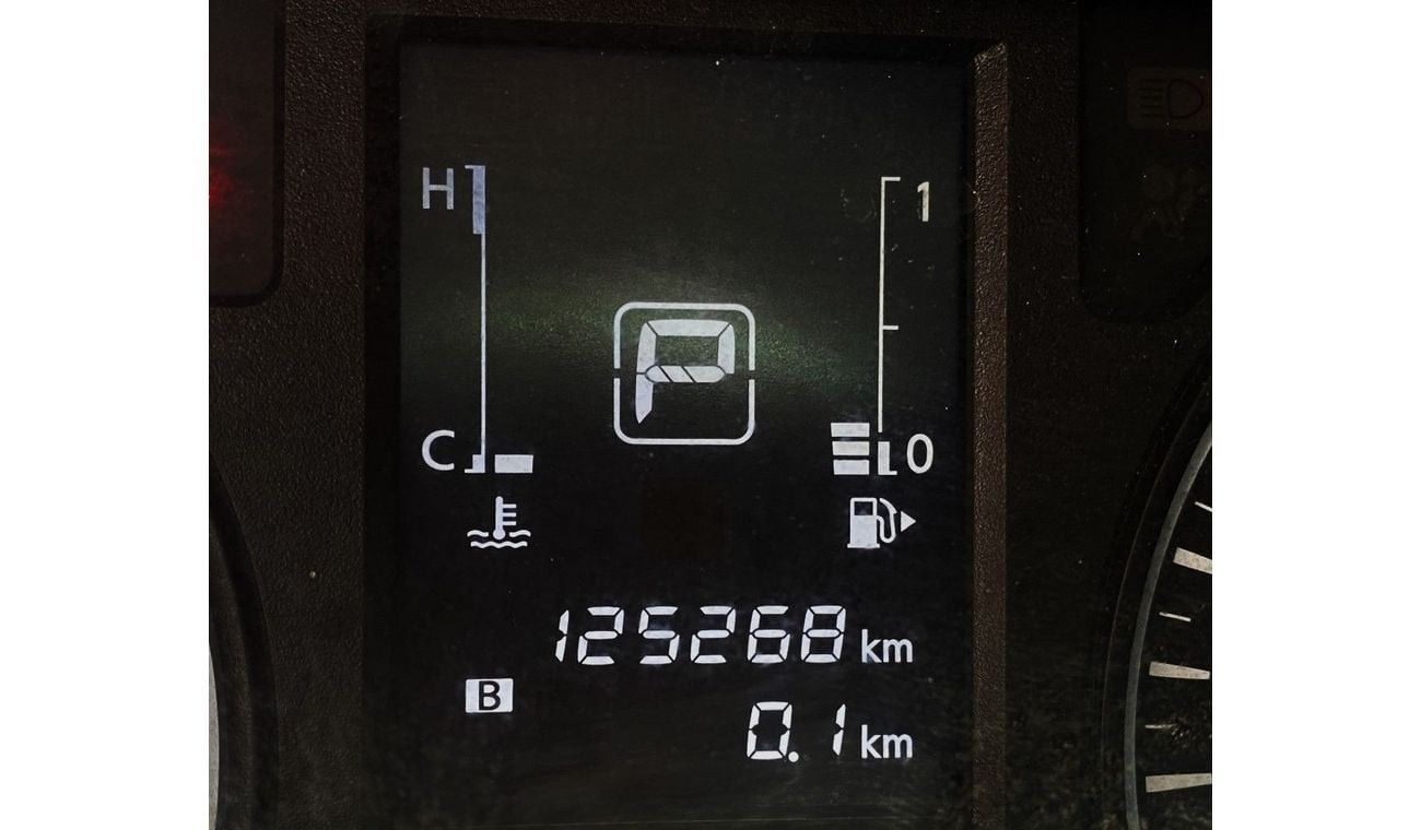 Nissan Urvan Microbus 2.5L A/T Petrol Nissan Urvan 2020 GCC accident free in excellent condition 1708 P.M