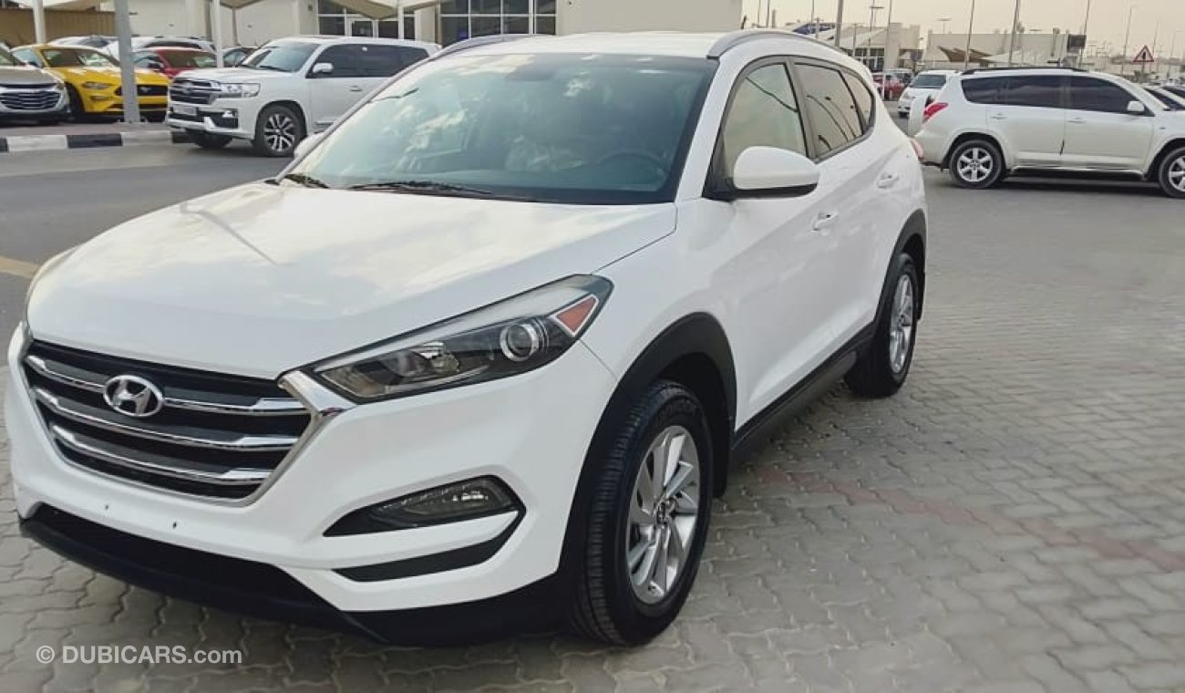 Hyundai Tucson SE - Very Clean Car