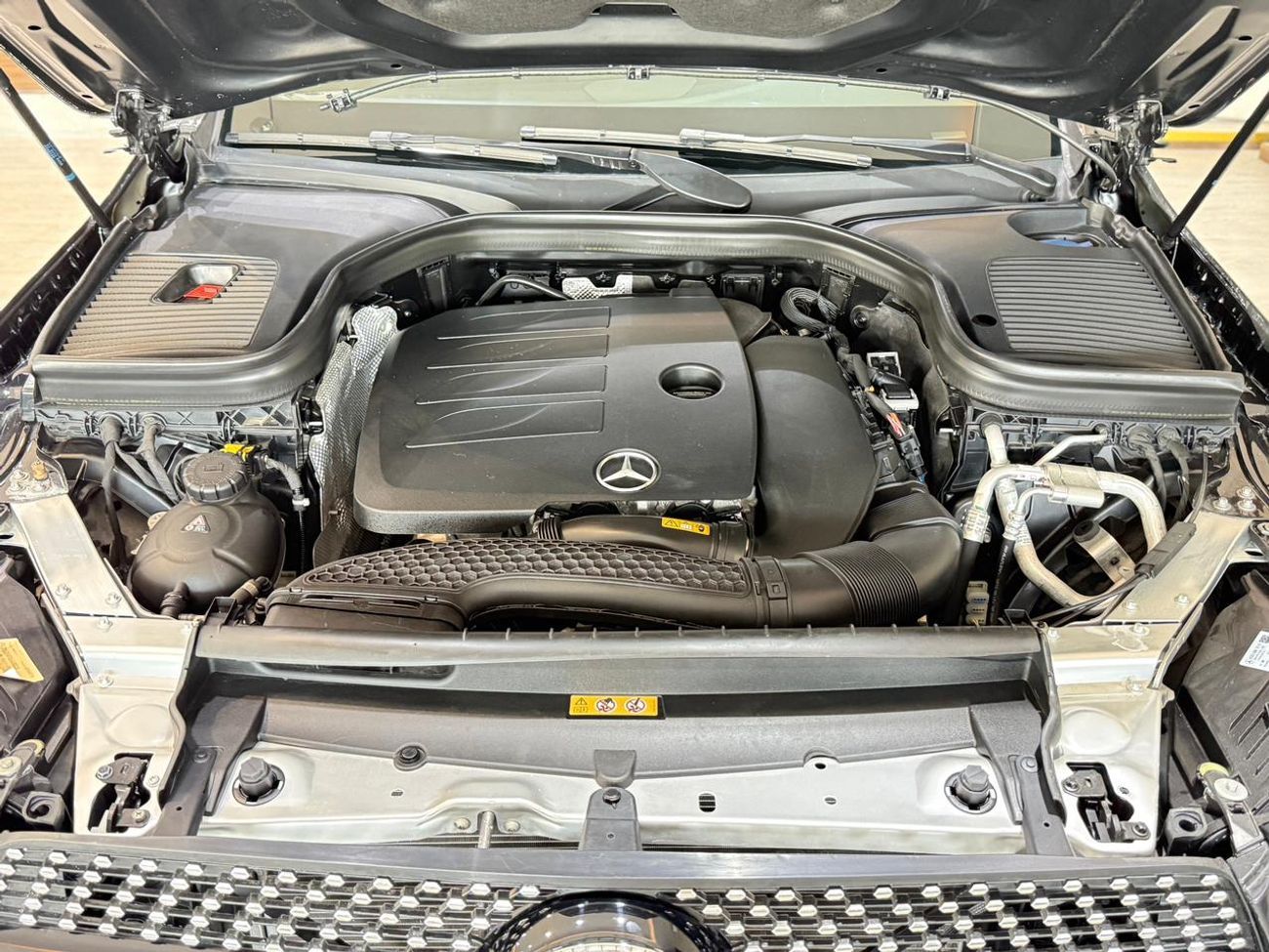 مرسيدس بنز GLC 300 4MATIC 2.0L