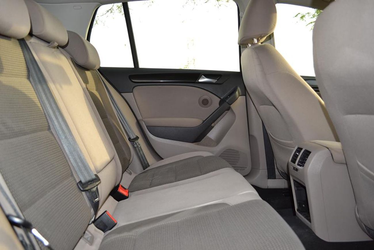 Used Volkswagen Golf 2010 for sale in Dubai 29229