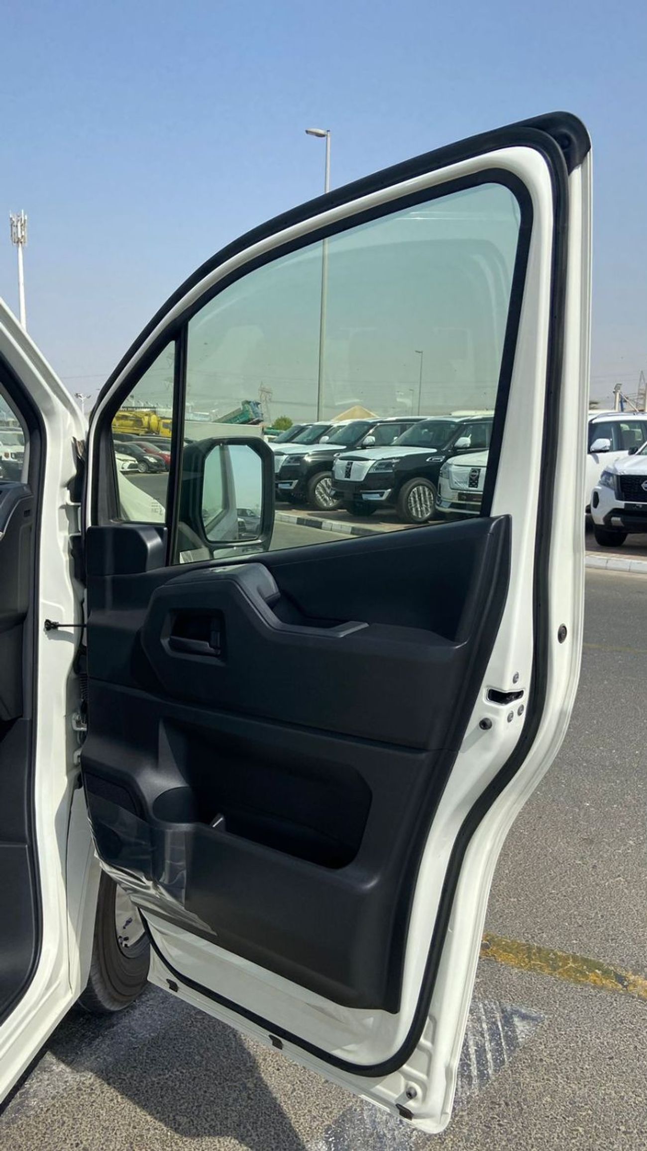 Toyota Hiace TOYOTA HIACE 2.8 DIESEL DX MANUAL TRANSMISSION