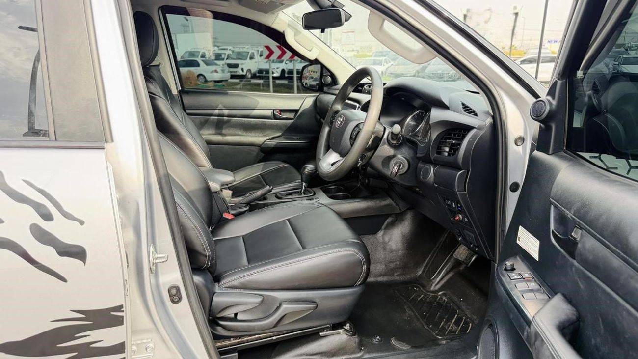 تويوتا هيلوكس 2022| 2.8L DIESEL ENGINE | AT | RHD | HEAVY BULL BAR WITH FOCUSED LED LIGHTS | DUAL BULL BAR ANTENNA