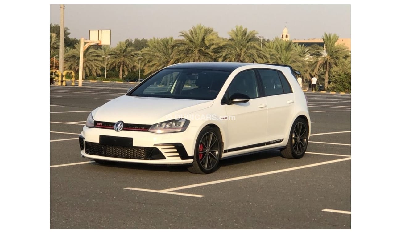 Volkswagen Golf Volex wagan GTI CLUB SPORT MODEL 2016 GCC CAR PERFECT CONDITION INSIDE AND OUTSIDE FULL OPTION PANOR