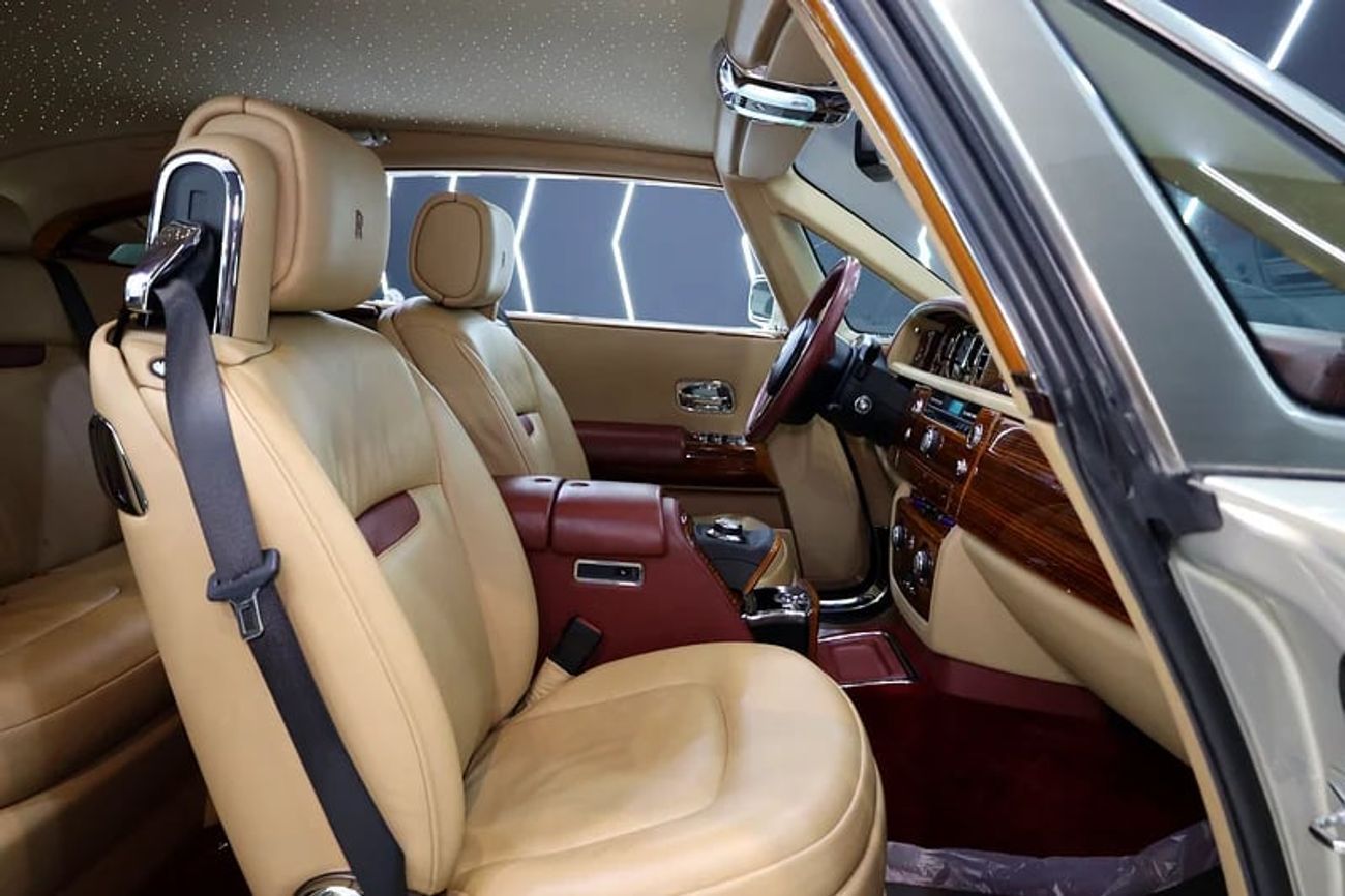 رولز رويس فانتوم Original Brushed Steel Bonnet, Starlight Headliner, GCC Specs!!
