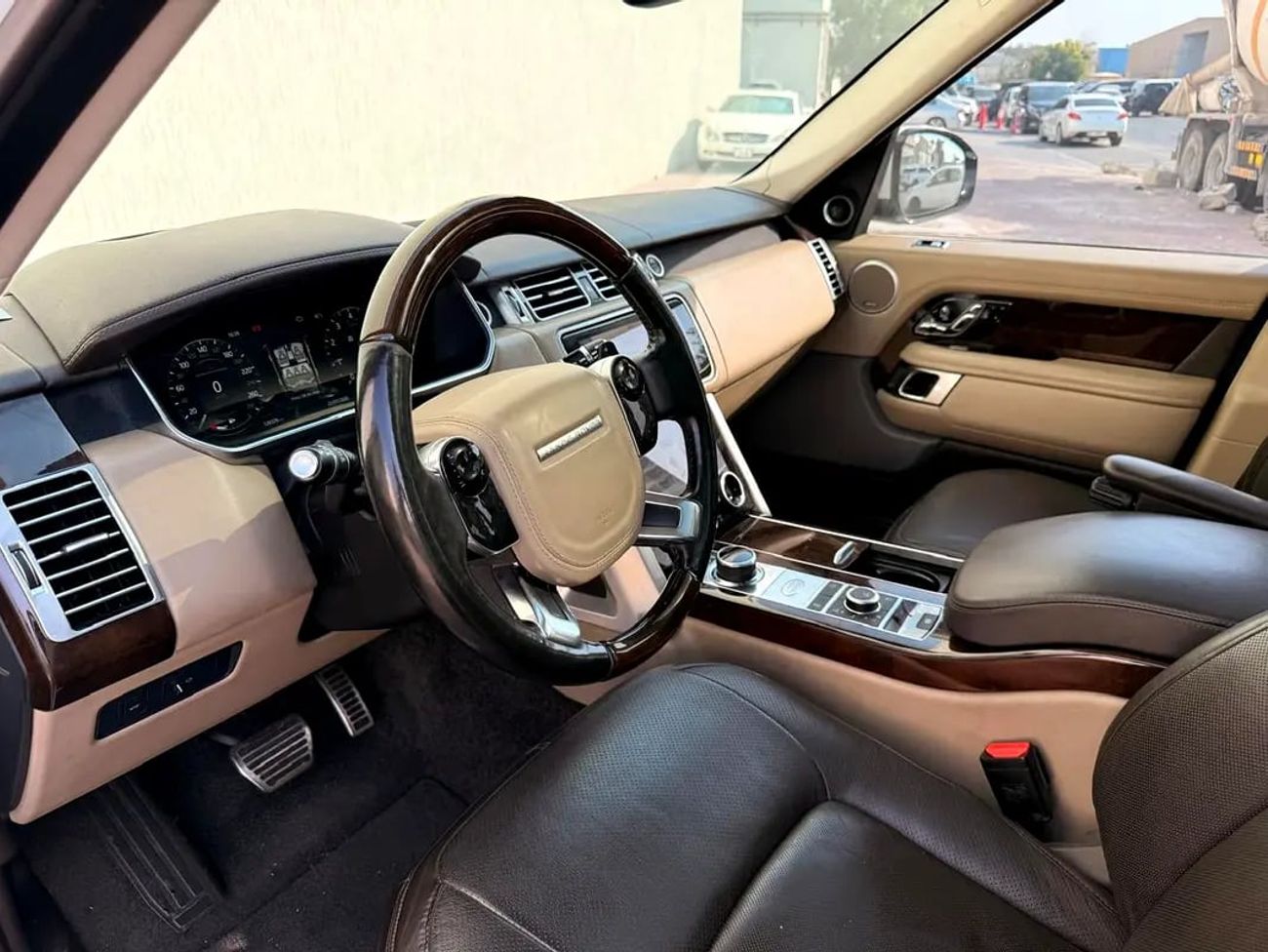 Land Rover Range Rover Vogue SE Supercharged | GCC Specs