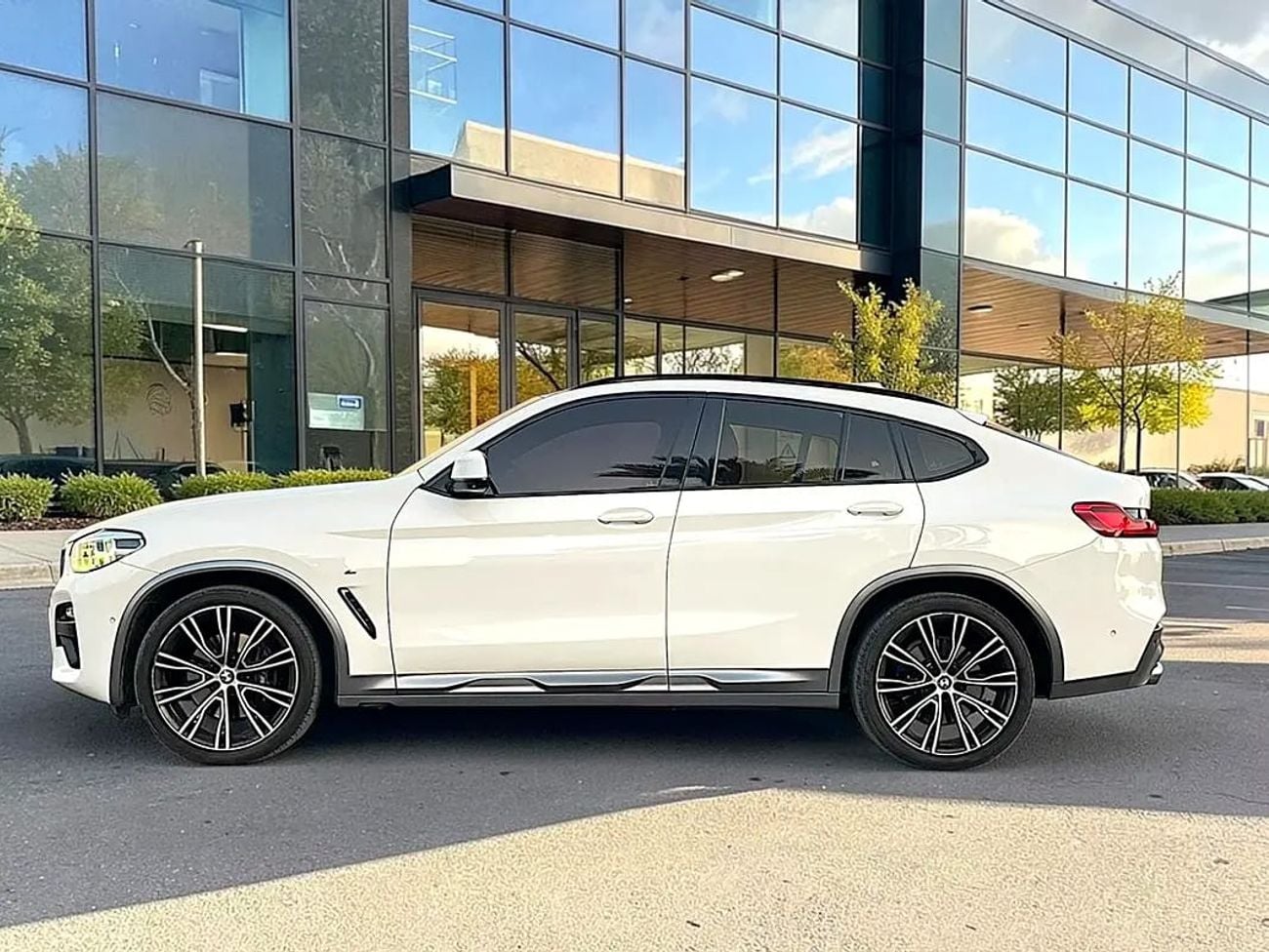 BMW X4 1586 P.M | xDrive30i M Sport GCC Specs