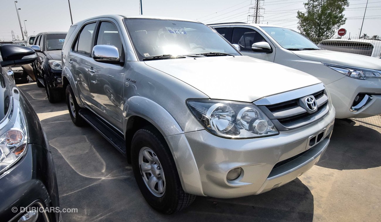 Toyota Fortuner SR5 2.7 4 cylinder Auto left hand drive EXPORT ONLY