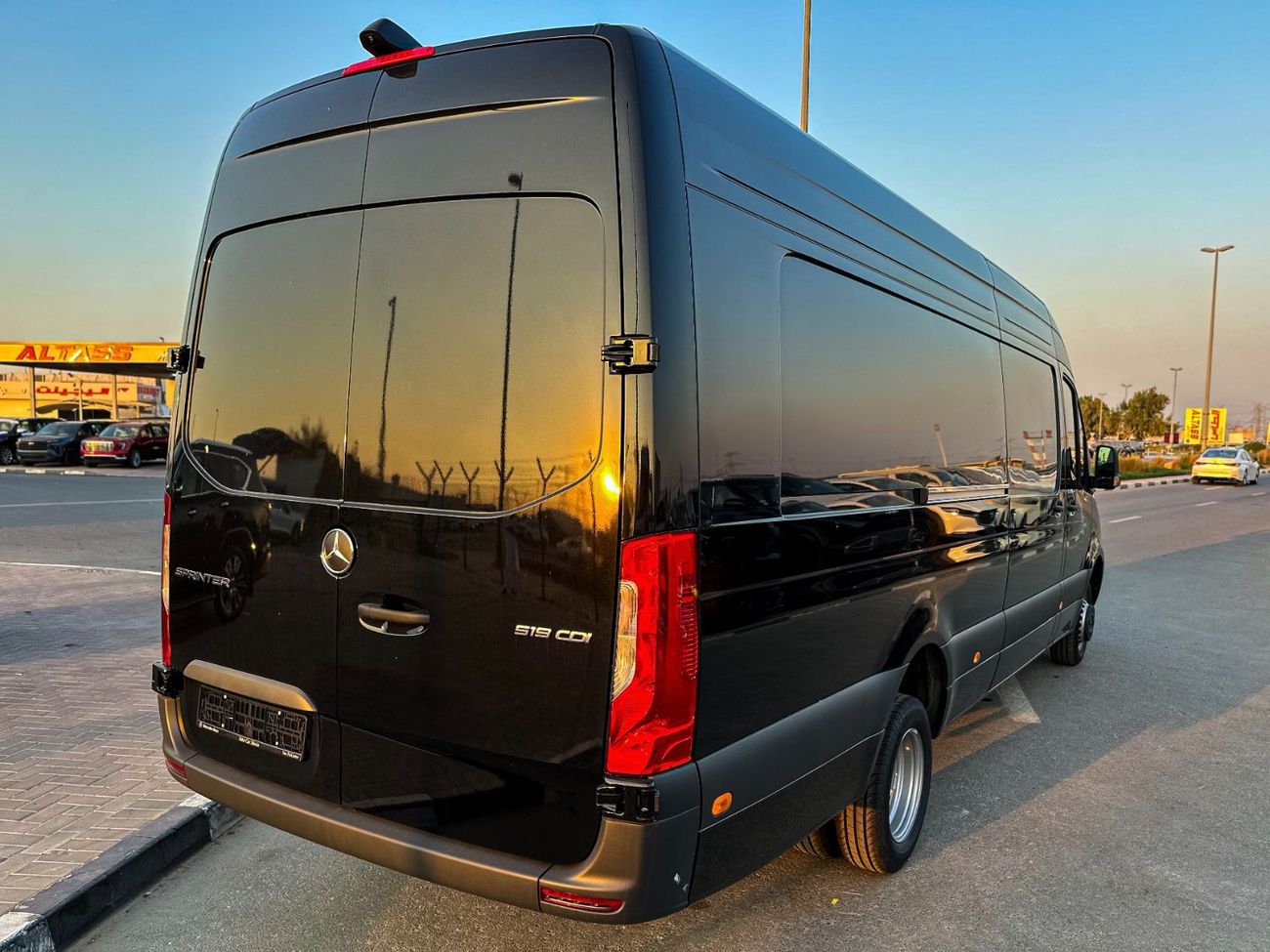 مرسيدس بنز سبرينتر Mercedes-Benz Sprinter 519 EXTRA LONG