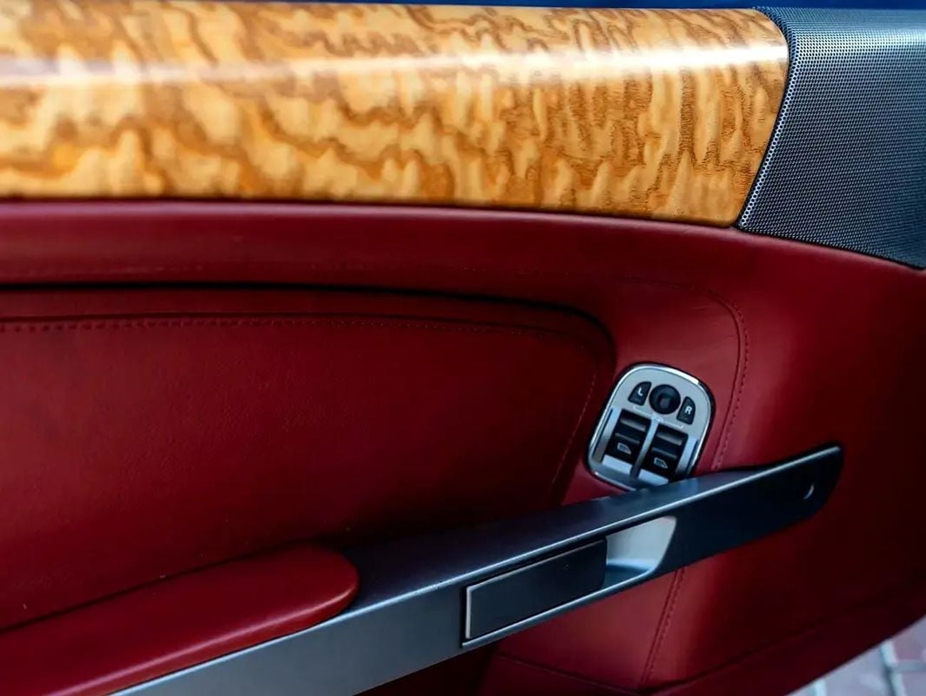 Aston Martin DB9 STD Aston Martin DB9 2010