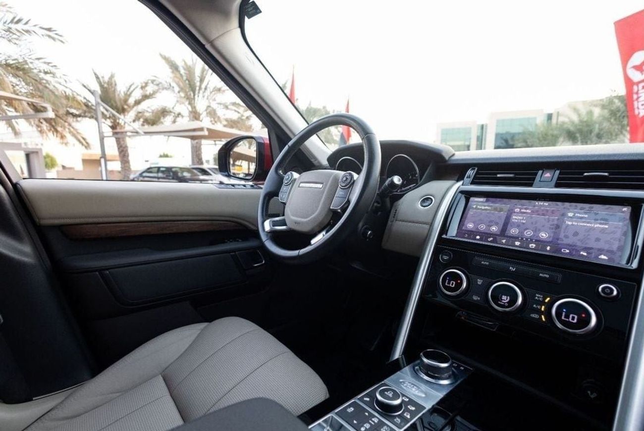 Land Rover Discovery HSE 3.0L (335 HP) Land Rover Discovery HSE Si6 (7SEATER) 2017 GCC under Warranty with Flexible Down-