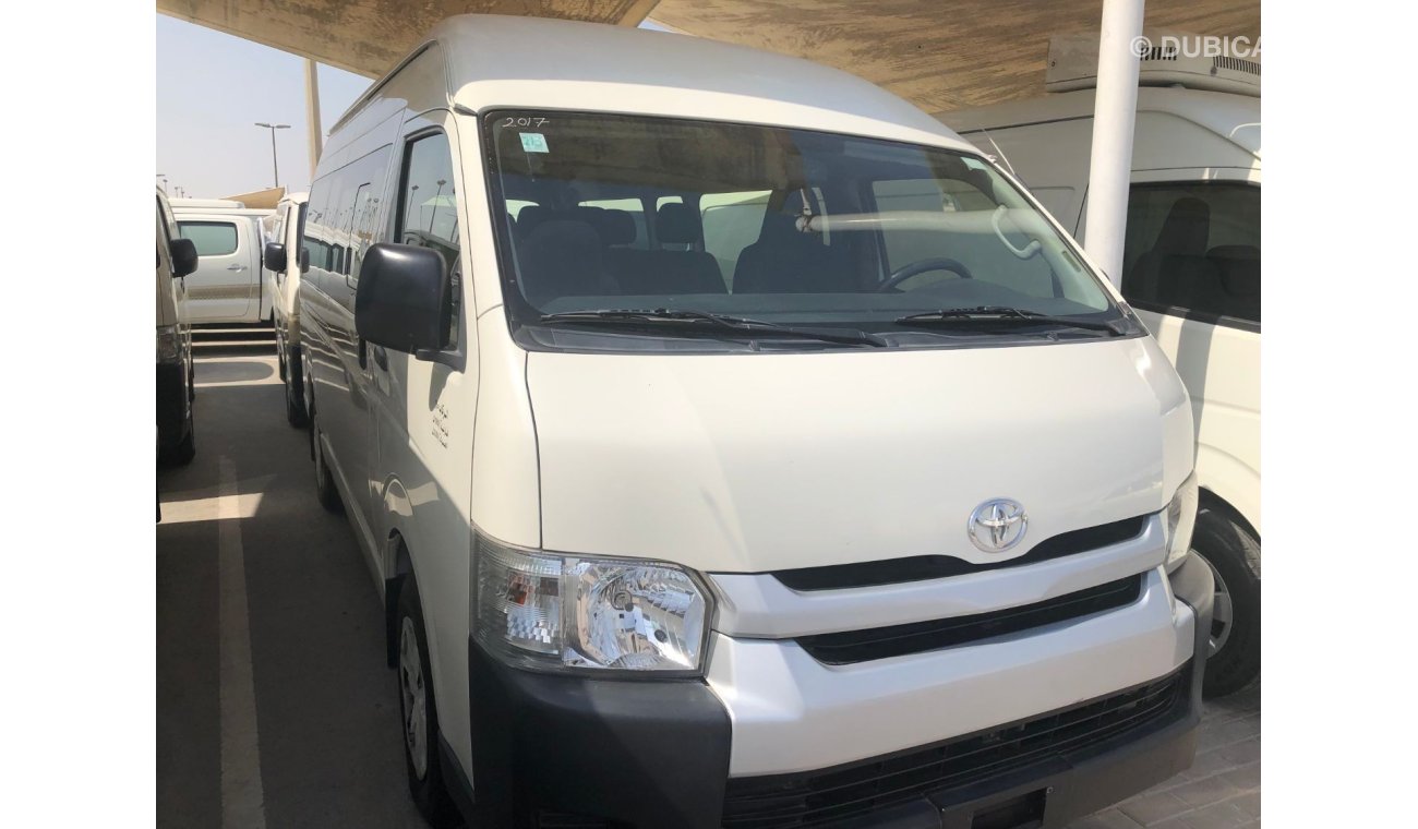 تويوتا هاياس Toyota Hiace Highroof Bus 15 seater, model:2017. Excellent condition